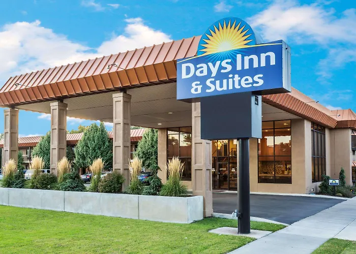 Days Inn & Suites By Wyndham Logan