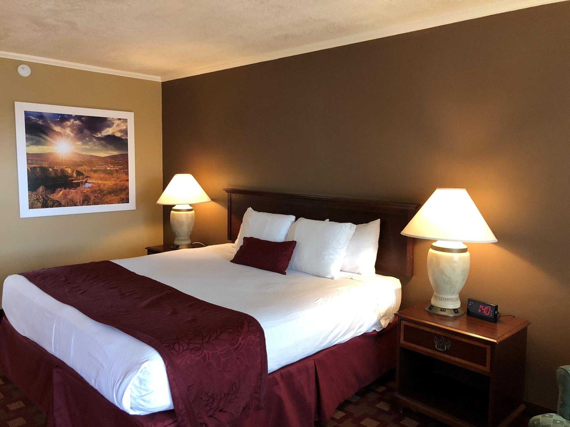 Hotel Days & By Wyndham Logan