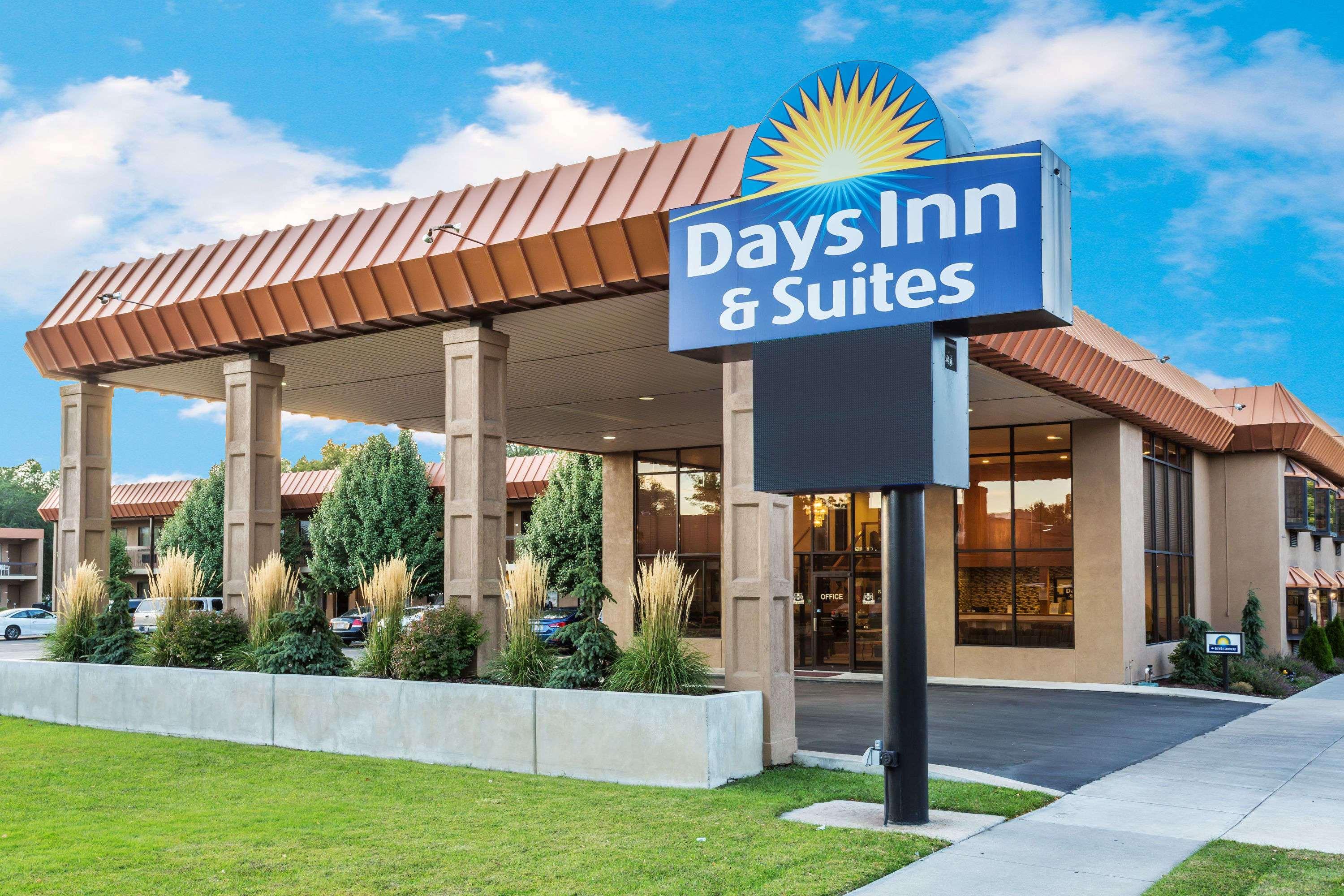 Hotel Days & By Wyndham Logan