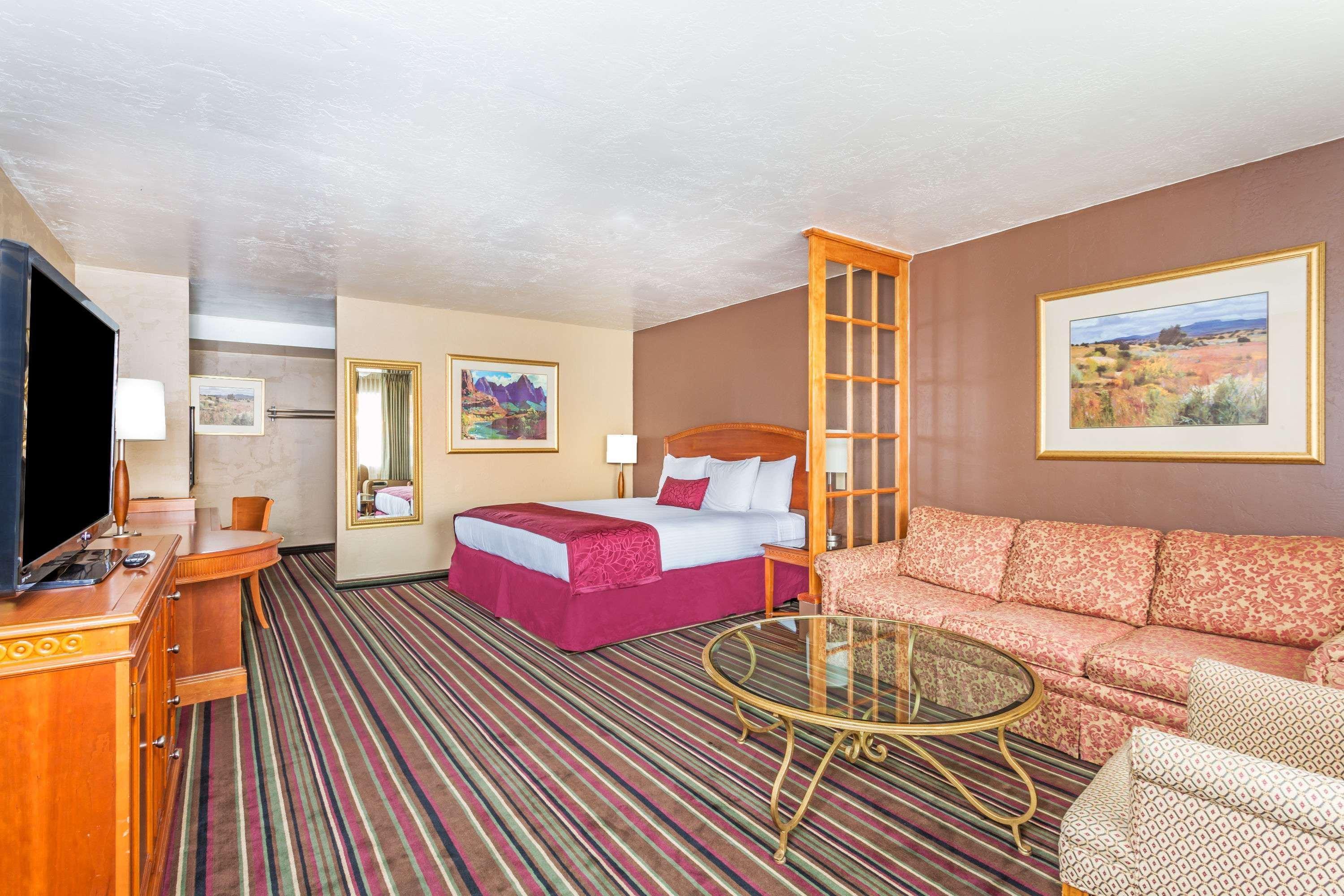 Days & By Wyndham Hotel Logan