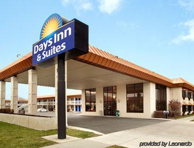 Days & By Wyndham Hotel