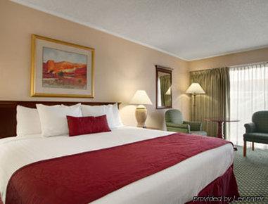 Hotel Days & By Wyndham Logan