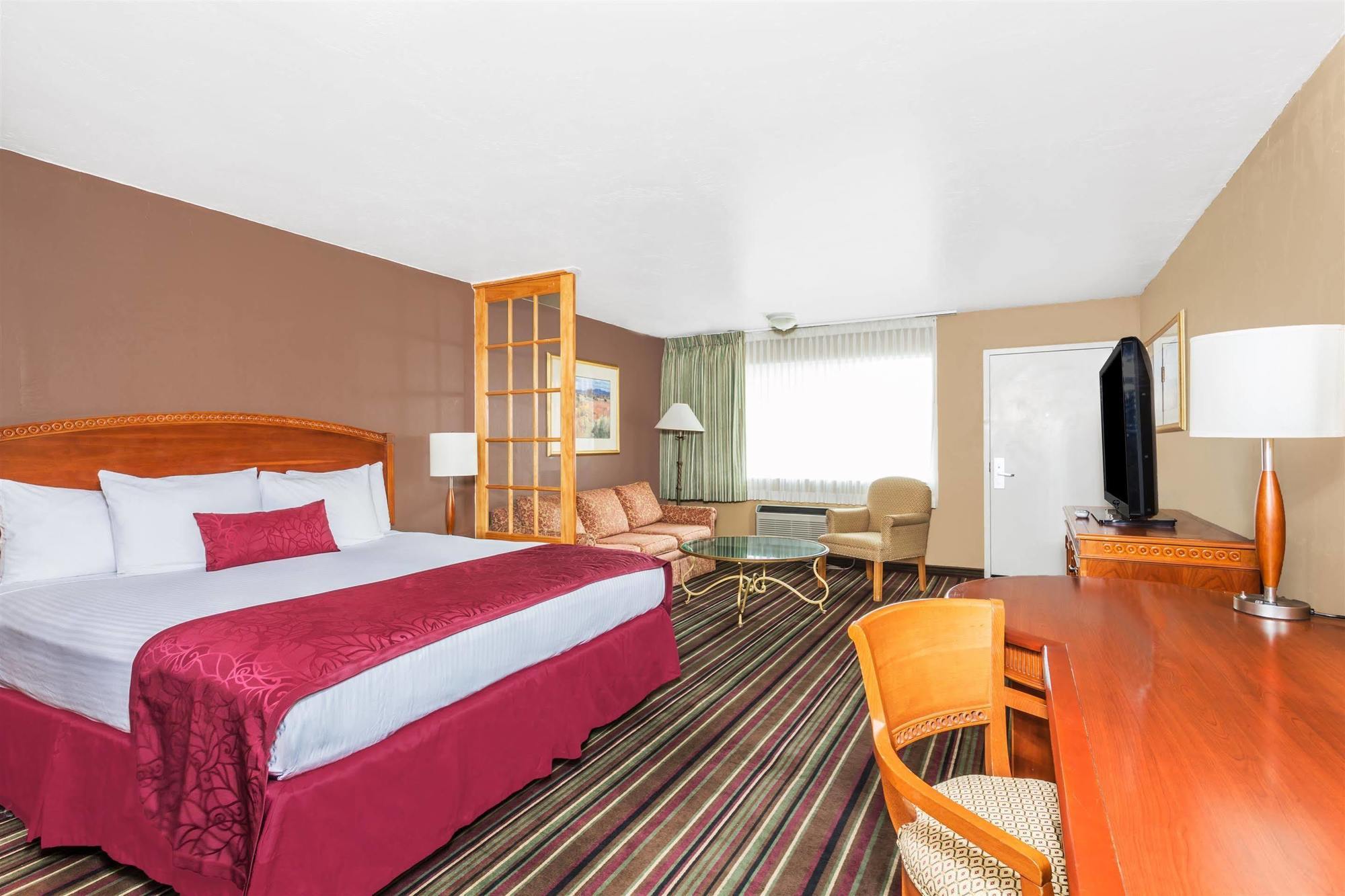 Hotel Days & By Wyndham